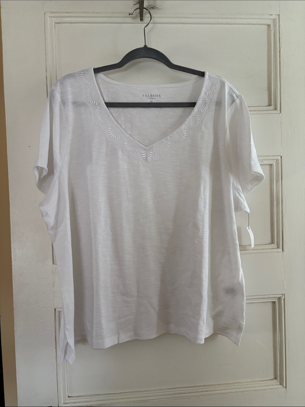 Talbots White V-Neck Short Sleeve Slub Knit Lace Appliqué Tee
